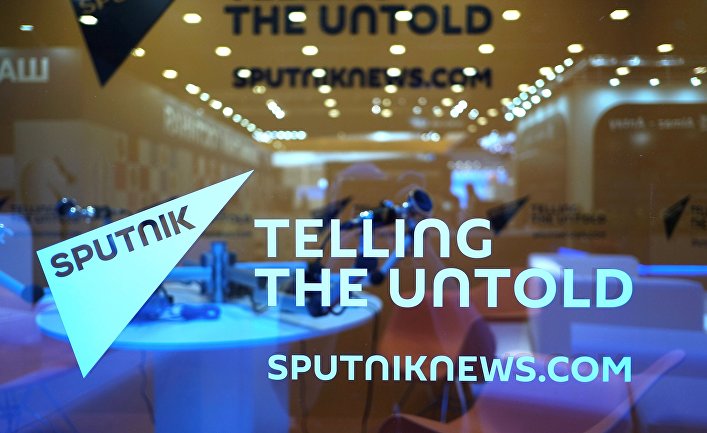 Стенд международного информационного агентства и радио Sputnik в конгрессно-выставочном центре "Экспофорум" накануне открытия Санкт-Петербургского международного экономического форума
