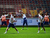 Игроки сборной России во время тренировки перед матчами чемпионата мира по футболу 2018. Игроки сборной России во время тренировки перед матчами чемпионата мира по футболу 2018.