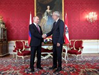 Президент РФ Владимир Путин и федеральный президент Австрийской Республики Александр Ван дер Беллен во время встречи во дворце Хофбург в Вене. 5 июня 2018 Президент РФ Владимир Путин и федеральный президент Австрийской Республики Александр Ван дер Беллен во время встречи во дворце Хофбург в Вене. 5 июня 2018