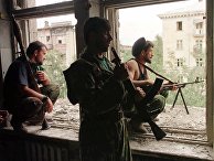 Чеченские боевики во время уличных боев в Грозном