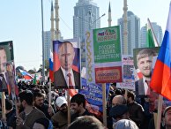 Участники митинга в центре Грозного, посвященного Дню народного единства. 4 ноября 2017