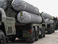 Ракетный комплекс С-400 во время подготовки боевой техники к участию в военном параде Ракетный комплекс С-400 во время подготовки боевой техники к участию в военном параде