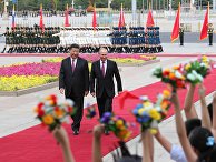 Президент РФ Владимир Путин и председатель КНР Си Цзиньпин во время встречи в Пекине. 8 июня 2018 Президент РФ Владимир Путин и председатель КНР Си Цзиньпин во время встречи в Пекине. 8 июня 2018