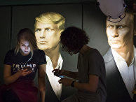 Плакат с изображеними президента США Дональда Трампа и президента России Владимира Путина