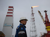 Нефтяная платформа «Приразломная» в Печорском море Нефтяная платформа «Приразломная» в Печорском море