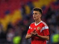 Полузащитник сборной России Александр Головин