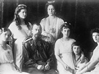 Великая Княгиня Ольга, Великая Княгиня Мария, Николай II, Александра, Великая Княгиня Анастасия, Царевич Алексей, Великая Княгиня Татьяна Великая Княгиня Ольга, Великая Княгиня Мария, Николай II, Александра, Великая Княгиня Анастасия, Царевич Алексей, Великая Княгиня Татьяна