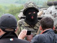 Украинский военный и жители востока Украины Украинский военный и жители востока Украины