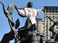 Памятник основателям Киева на площади Независимости в Киеве Памятник основателям Киева на площади Независимости в Киеве
