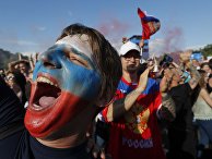 Российские болельщики во время просмотра матча между сборными России и Испании в Москве Российские болельщики во время просмотра матча между сборными России и Испании в Москве