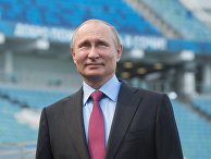 Президент РФ Владимир Путин во время осмотра стадиона "Фишт" после реконструкции. 3 мая 2018 Президент РФ Владимир Путин во время осмотра стадиона "Фишт" после реконструкции. 3 мая 2018