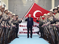 Президент Турции Реджеп Тайип Эрдоган прибыл в выставочный центр Yahya Kemal Beyatli в Стамбуле Президент Турции Реджеп Тайип Эрдоган прибыл в выставочный центр Yahya Kemal Beyatli в Стамбуле