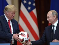 Президент РФ Владимир Путин и президент США Дональд Трамп во время пресс-конференции в Хельсинки. 16 июля 2018 Президент РФ Владимир Путин и президент США Дональд Трамп во время пресс-конференции в Хельсинки. 16 июля 2018