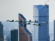 Истребители Су-35, Су-27 и Су-34 на репетиции воздушной части парада Победы в Москве