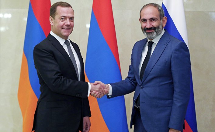 Премьер-министр РФ Д. Медведев встретился с премьер-министром Армении Н. Пашинян