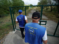 Члены мониторинговой миссии Европейского Союза на границе Южной Осетии в городе Дитси, Грузия Члены мониторинговой миссии Европейского Союза на границе Южной Осетии в городе Дитси, Грузия