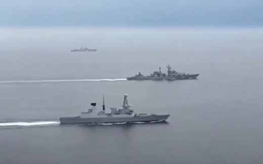 Путин демонстрирует силу в Ла-Манше Путин демонстрирует силу в Ла-Манше