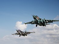 Российские штурмовики Су-25 взлетают с авиабазы "Хмеймим" в Сирии Российские штурмовики Су-25 взлетают с авиабазы "Хмеймим" в Сирии
