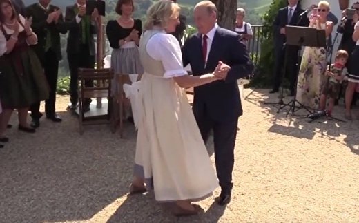 CGTN (Китай): Путин станцевал с главой МИД Австрии на свадьбе CGTN (Китай): Путин станцевал с главой МИД Австрии на свадьбе