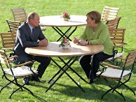 Президент РФ Владимир Путин и федеральный канцлер ФРГ Ангела Меркель во время встречи в резиденции правительства ФРГ Мезеберг. 18 августа 2018 Президент РФ Владимир Путин и федеральный канцлер ФРГ Ангела Меркель во время встречи в резиденции правительства ФРГ Мезеберг. 18 августа 2018