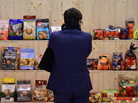 Посетитель на продуктовой ярмарке в Берлине Посетитель на продуктовой ярмарке в Берлине
