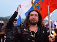Президент мотоклуба "Ночные волки" Александр Залдастанов перед открытием движения по автодорожной части Крымского моста. 16 мая 2018 Президент мотоклуба "Ночные волки" Александр Залдастанов перед открытием движения по автодорожной части Крымского моста. 16 мая 2018
