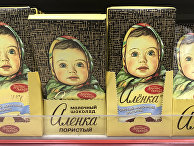 Шоколад «Аленка» на прилавке магазина Шоколад «Аленка» на прилавке магазина