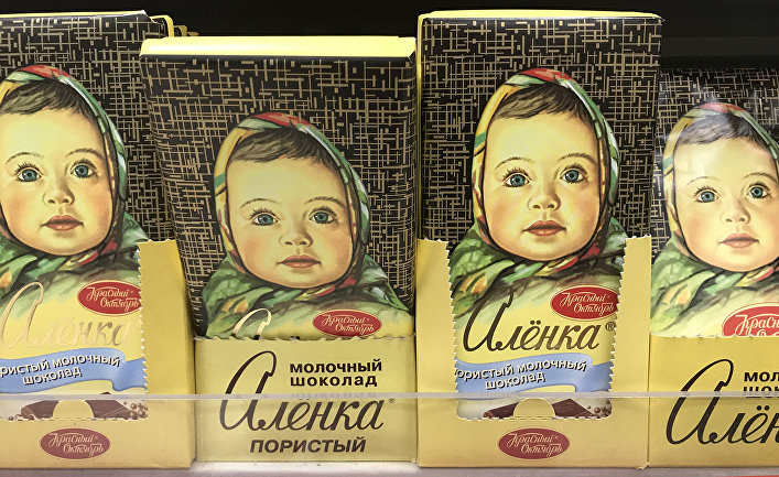 Шоколад «Аленка» на прилавке магазина