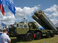 Пусковая установка зенитно-ракетного комплекса С-400 "Триумф" на Международном авиационно-космическом салоне МАКС-2017 Пусковая установка зенитно-ракетного комплекса С-400 "Триумф" на Международном авиационно-космическом салоне МАКС-2017
