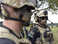 Военнослужащие вооруженных сил Украины и армейских подразделений иностранных государств во время активной фазы военных учений "Репид Трайдент - 2018" Военнослужащие вооруженных сил Украины и армейских подразделений иностранных государств во время активной фазы военных учений "Репид Трайдент - 2018"