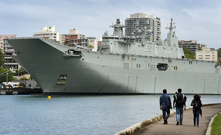 Вертолетоносец ВМФ Австралии HMAS Canberra