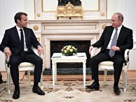 Президент РФ Владимир Путин и президент Франции Эммануэль Макрон во время встречи. 15 июля 2018 Президент РФ Владимир Путин и президент Франции Эммануэль Макрон во время встречи. 15 июля 2018