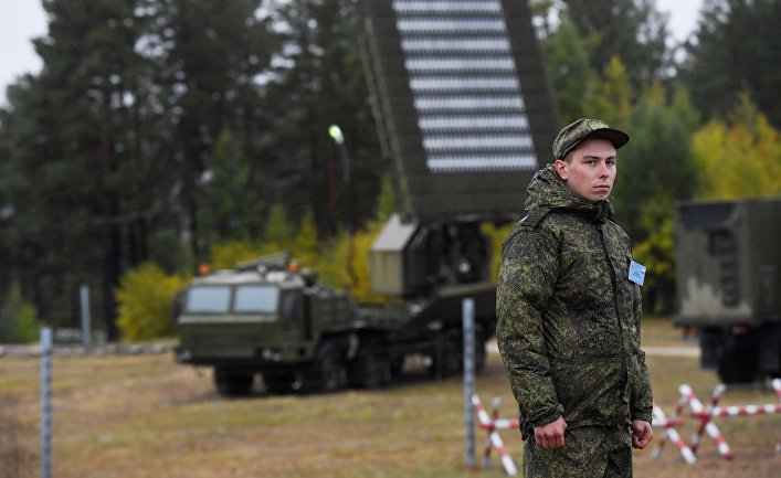 Военнослужащий во время военных учений "Восток-2018" во Владивостоке. 12 сентября 2018