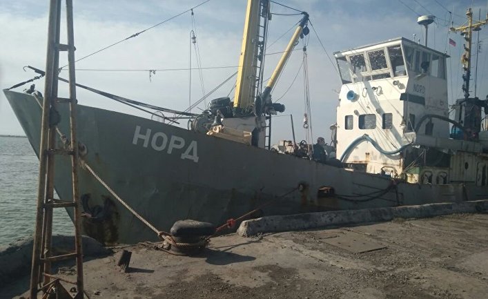 Задержанное рыболовецкое судно "Норд" в украинской части территориальных вод Азовского моря. 26 марта 2018