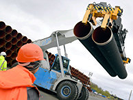 Трубы для строительства газопровода "Северный поток 2" недалеко от порта Мукран, Германия Трубы для строительства газопровода "Северный поток 2" недалеко от порта Мукран, Германия