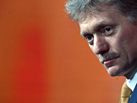 Дмитрий Песков во время ежегодной большой пресс-конференции президента РФ Владимира Путина Дмитрий Песков во время ежегодной большой пресс-конференции президента РФ Владимира Путина