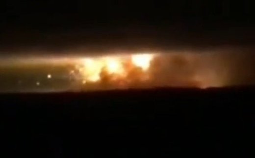 На Украине военный арсенал взлетел на воздух На Украине военный арсенал взлетел на воздух