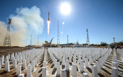 Старт ракеты-носителя "Союз-ФГ" с пилотируемым кораблем "Союз МС-10" Старт ракеты-носителя "Союз-ФГ" с пилотируемым кораблем "Союз МС-10"