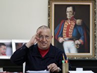 Президент Венесуэлы Уго Чавес в своем офисе во дворце Мирафлорес в Каракасе. 5 августа 2011 года Президент Венесуэлы Уго Чавес в своем офисе во дворце Мирафлорес в Каракасе. 5 августа 2011 года