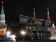 Комплекс РС-24 "Ярс" на репетиции военного парада на Красной площади Комплекс РС-24 "Ярс" на репетиции военного парада на Красной площади