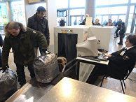 Усиление мер безопасности в аэропорту "Домодедово" Досмотр багажа пассажиров в аэропорту "Домодедово"