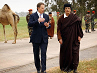 Тони Блэр и Каддафи, 2004 год Тони Блэр и Каддафи, 2004 год