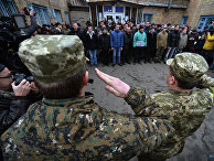 Призывники в украинскую армию на одном из призывных пунктов в Киеве Призывники в украинскую армию на одном из призывных пунктов в Киеве