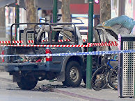 Сгоревший автомобиль на месте нападения на полицейских в Мельбурне