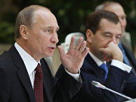 Встреча Д.Медведева и В.Путина с пенсионерами и ветеранами в Кремле Встреча Д.Медведева и В.Путина с пенсионерами и ветеранами