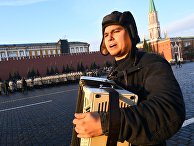 Участники марша, посвященного 77-летию военного парада 1941 года, на Красной площади в Москве Участники марша, посвященного 77-летию военного парада 1941 года, на Красной площади в Москве