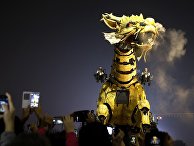Дракон лунма в представлении от компании La Machine в Пекине Дракон лунма в представлении от компании La Machine в Пекине