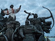 Памятник основателям Киева Памятник основателям Киева