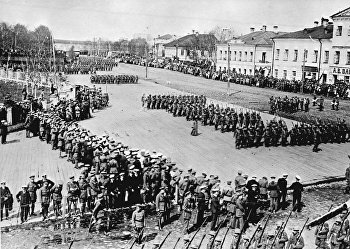 Англо-французские оккупационные войска во время парада на Соборной площади Англо-французские оккупационные войска во время парада на Соборной площади
