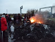 Владельцы автомобилей с иностранной регистрацией жгут автомобильные покрышки на украинско-польской границе во Львовской области. 26 ноября 2018 Владельцы автомобилей с иностранной регистрацией жгут автомобильные покрышки на украинско-польской границе во Львовской области. 26 ноября 2018